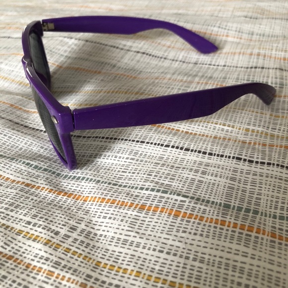 tillys Purple sunglasses - Picture 2 of 3